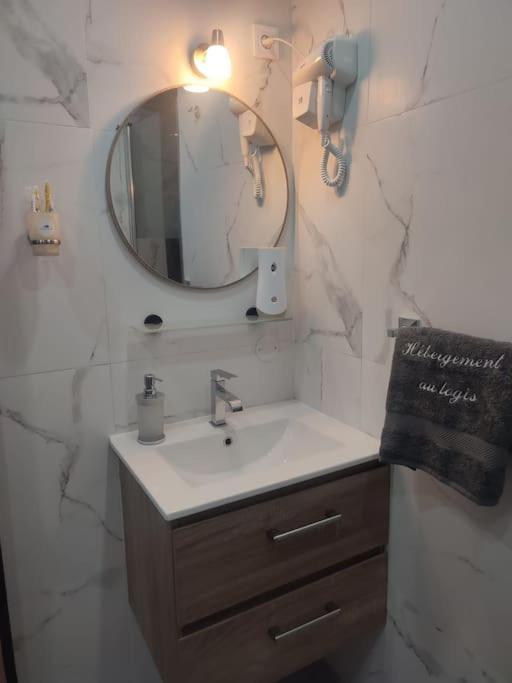 Hebergement Au Logis Souge-le-Ganelon Extérieur photo